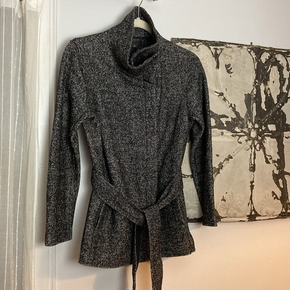Ann Taylor Wool Blend Tweed Funnel Neck Jacket in Grey Multi. Size: SP - Picture 3 of 8